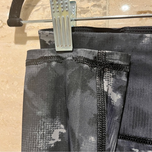 Sweaty Betty The Zero Gravity Leggings - Picture 7 of 7